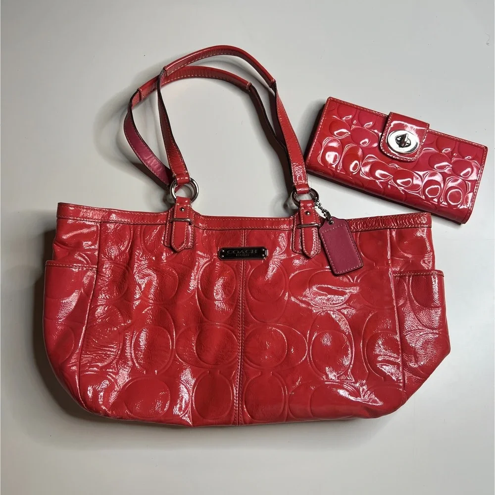 Coach Gallery Tote & Wallet Set – Red Patent Leather Embossed Signature, Style